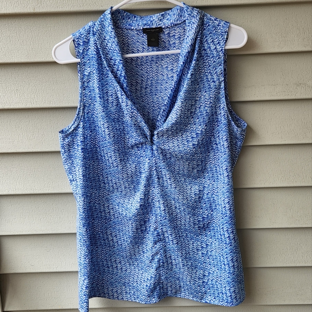 Ann Taylor v neck Blouse size 8